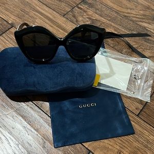 Gucci black sunglasses